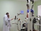 В Западно-Сибирском медицинском центре появилось новое оборудование – уникальный «робот» для реабилитации пациентов после инсульта