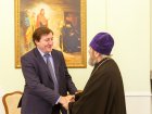 Глава Омской митрополии митрополит Омский и Таврический Владимир передал в дар Западно-Сибирскому медицинскому центру ФМБА России книги духовного содержания.