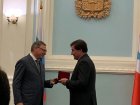 Директору Западно-Сибирского медицинского центра В.Ю. Шутову вручили нагрудный знак «Заслуженный врач Российской Федерации». 