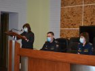 Заведующая эпидемиологическим отделом ЗСМЦ В.М. Миленина на встрече с судебными приставами рассказала о проведении вакцинации против новой коронавирусной инфекции COVID-19.