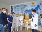 Представители регионального отделения Общероссийского народного фронта передали 16 тысяч медицинских масок медицинскому персоналу Западно-Сибирского медицинского центра ФМБА России. 