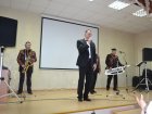 Мужской коллектив Западно-Сибирского медицинского центра поздравил коллег-женщин с праздником 8 марта.